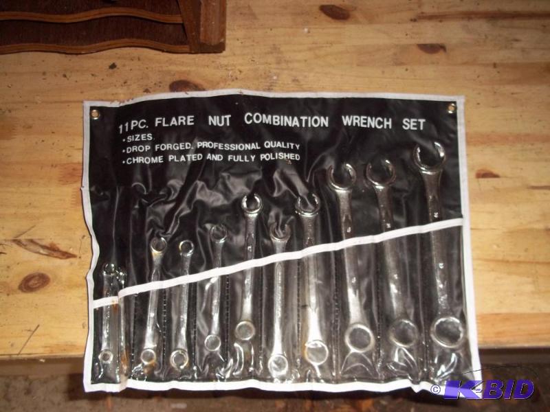 lot 207 image: 11 pc flare nut combination wrench set - metric
