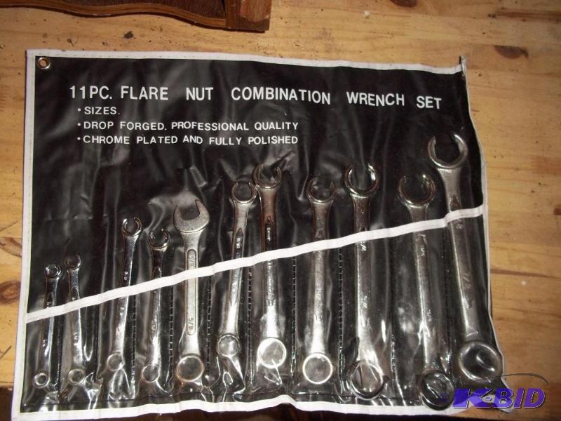 lot 208 image: 11 pc flare nut combination wrench set - US