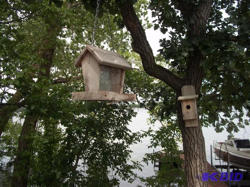 lot 24 image: bird feeder and bird house