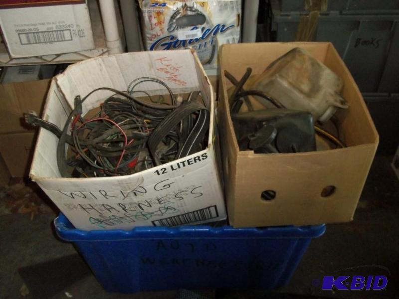 lot 242 image: Box of headlights
