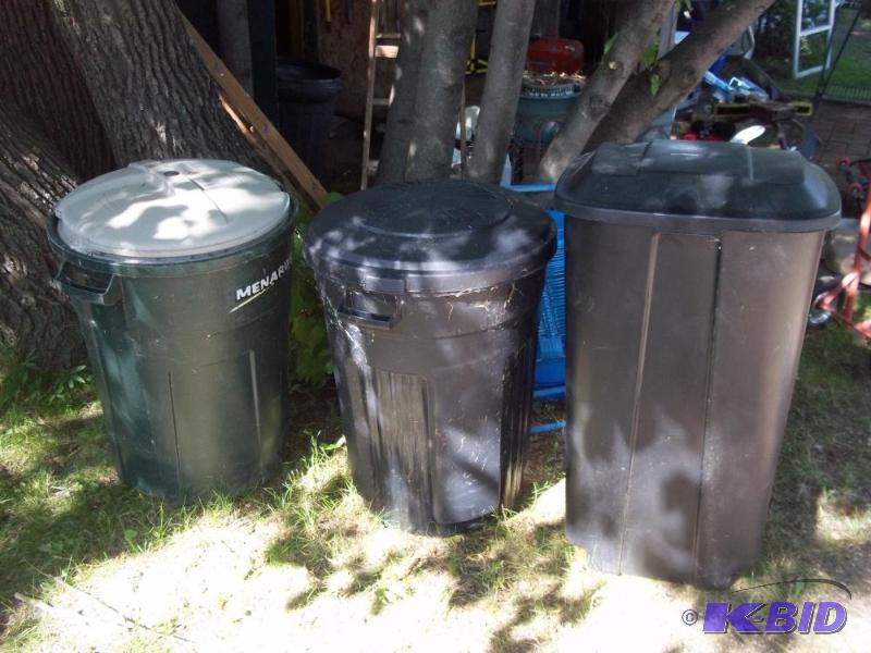 lot 260 image: 3 garbage cans