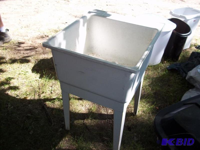 lot 262 image: laundry sink