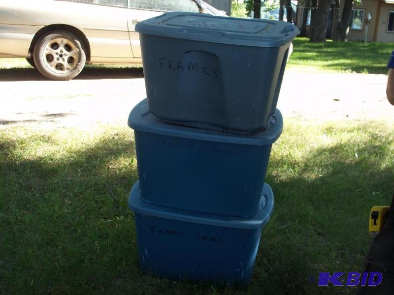 lot 280 image: 3 plastic totes with lids