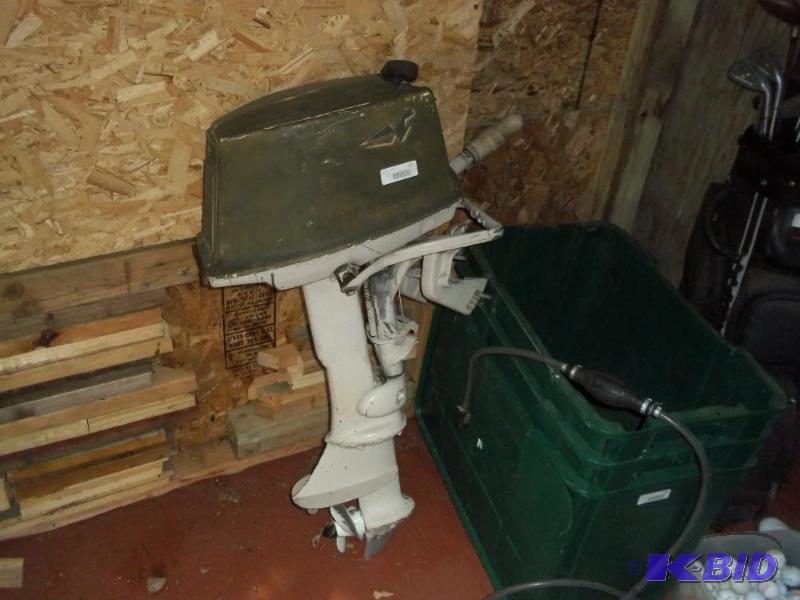 lot 291 image: 7 12 HP Johnson outboard motor.