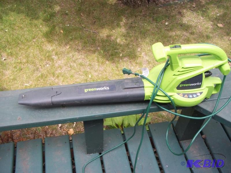 lot 30 image: greenworks electric leaf blower, tested and works, with extension cord
