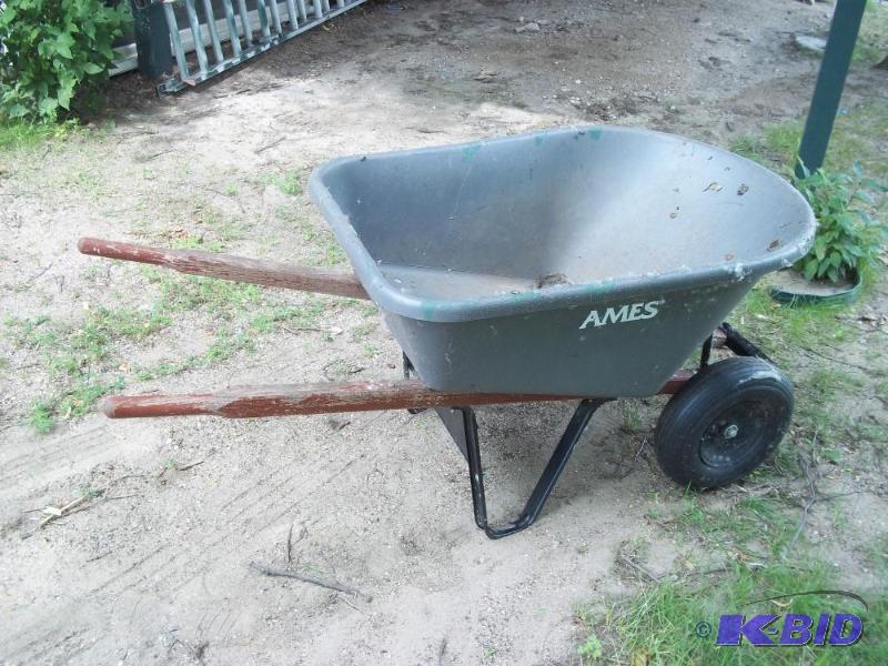 lot 32 image: Ames wheelbarrow