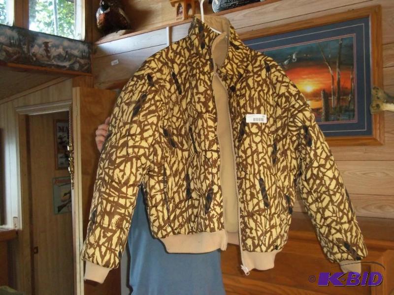 lot 335 image: Columbia reversible hunting jacket