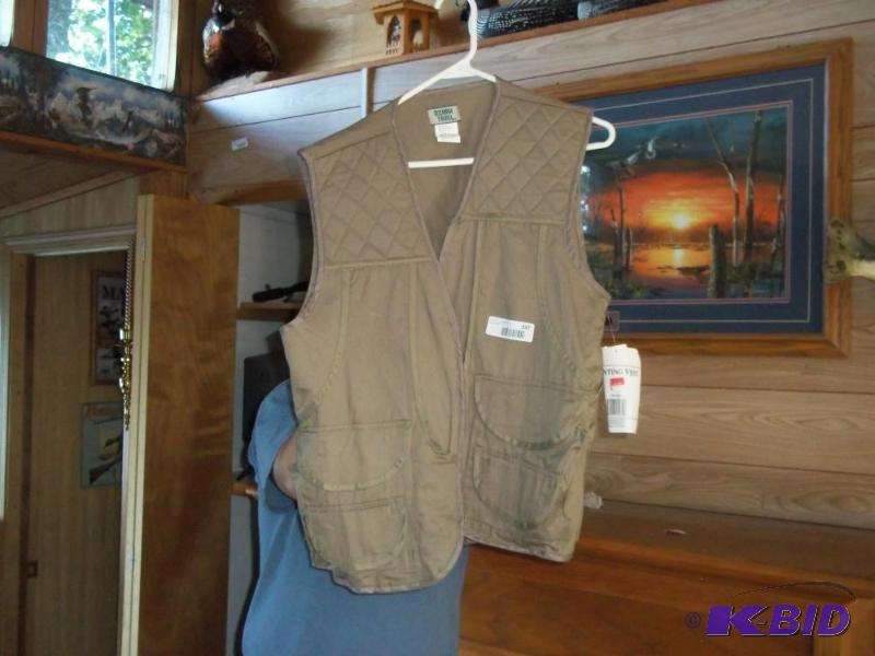 lot 337 image: never worn hunting vest, ozark trail size emdium