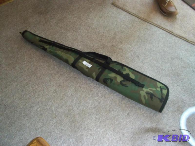 lot 343 image: Camo gun case