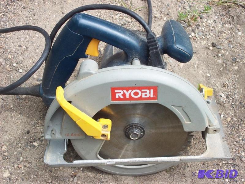 lot 39 image: Ryobi skill saw