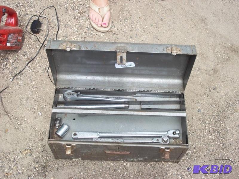 lot 43 image: Craftsman tool box with 2 ratchets, extensions, breaker bar