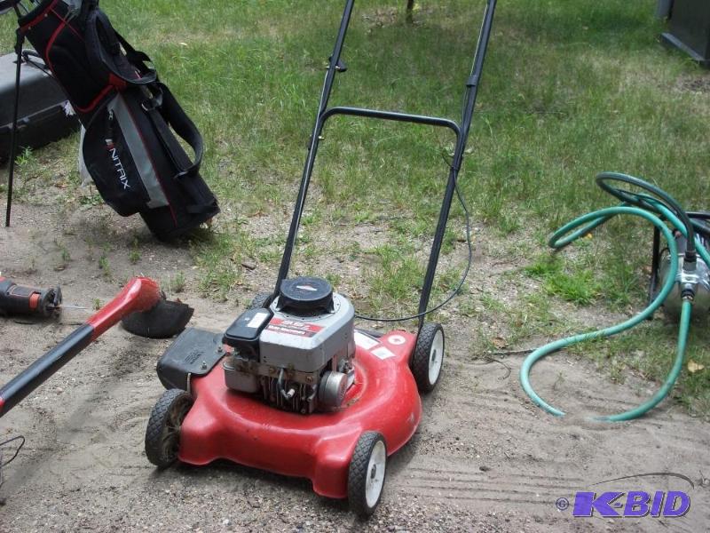 lot 45 image: Lawnmower, 3.5 Hp yard machines, 21 cut