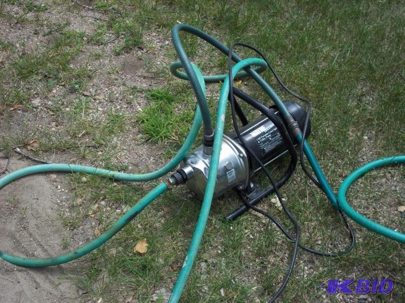 lot 46 image: Wayne 1 HP portable lawn sprinkling pump 110 volt