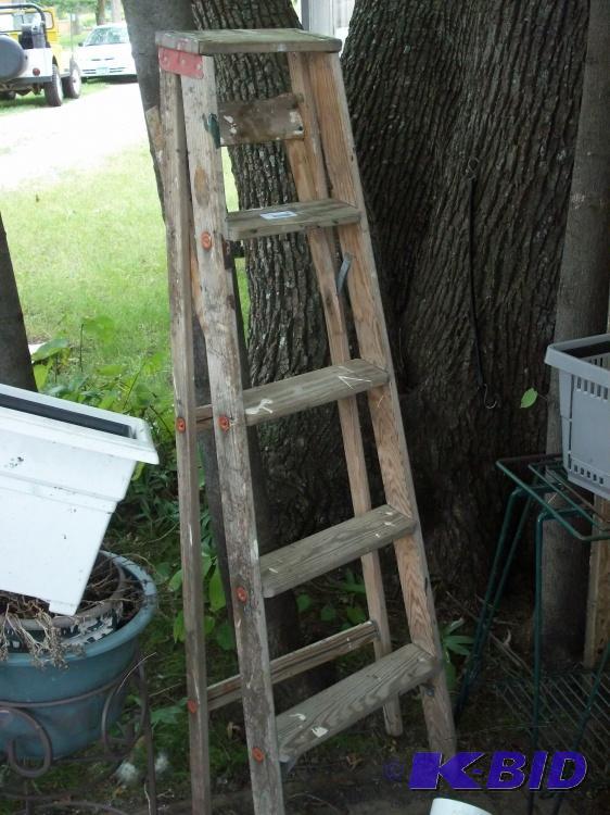 lot 69 image: 6 step wooden step ladder