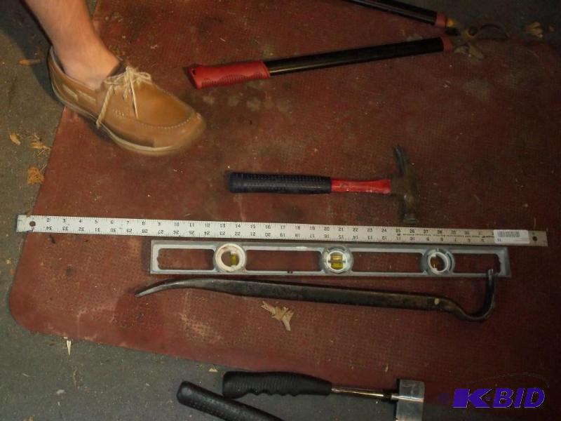 lot 76 image: aluminum yard stick, level, pry bar, hammer