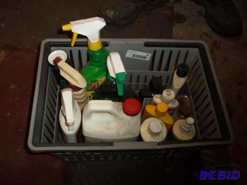 lot 96 image: Misc. Cleaning supplies