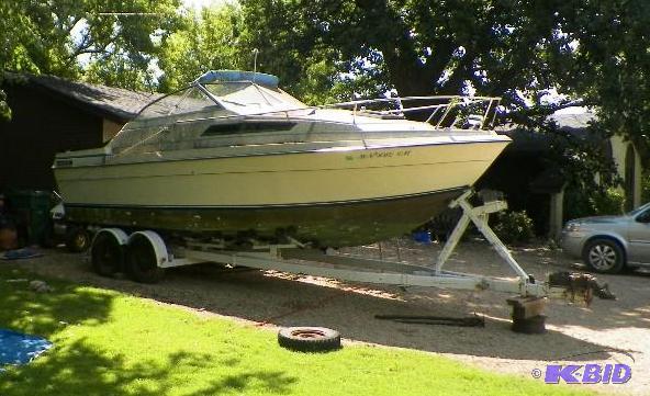 lot 1 image: 1979 25 Foot Bayliner Saratoga with Trailer.