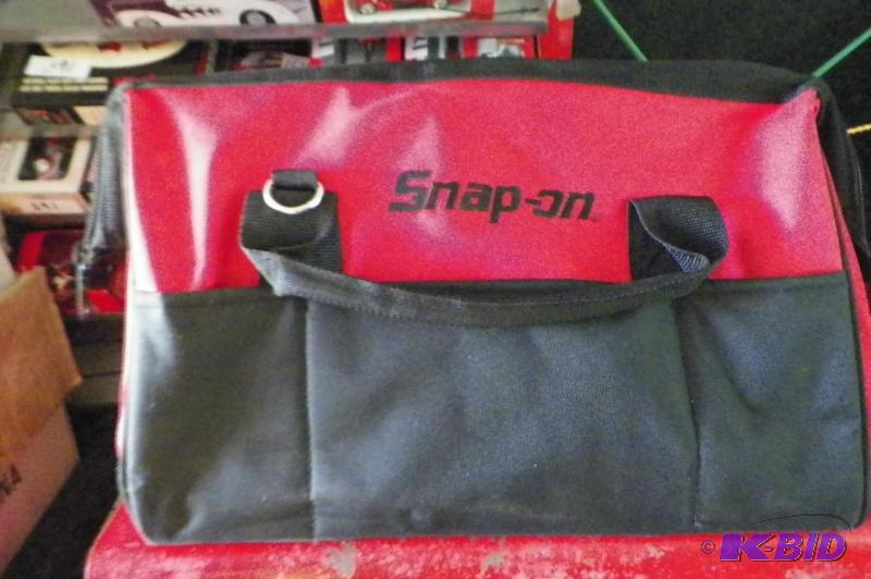 lot 1005 image: Very Nice Snap-on Tool bag New