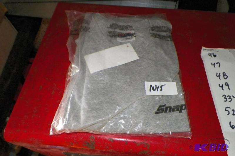 lot 1015 image: Snap-on Adult XL T-shirt