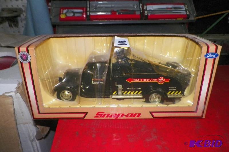 lot 102 image: Snap-on 1934 Ford Tow Truck