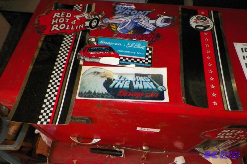 lot 1025 image: 5 Piece Decal Lot
