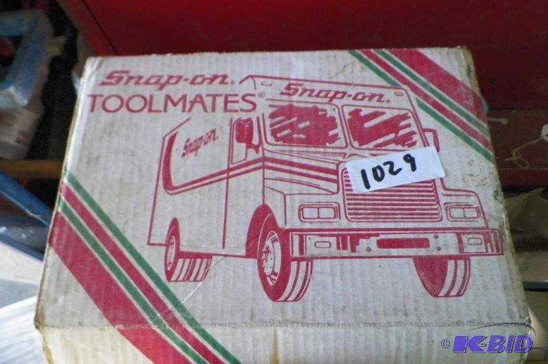 lot 1029 image: Five 1994 Snap-on Girlie Glasses Need Cleaning