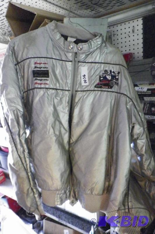 lot 1036 image: Mens Large Snap-on Racing Jacket As Is