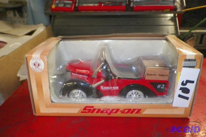 lot 109 image: Snap-on 1941 Garton Package Truck Pedal Car