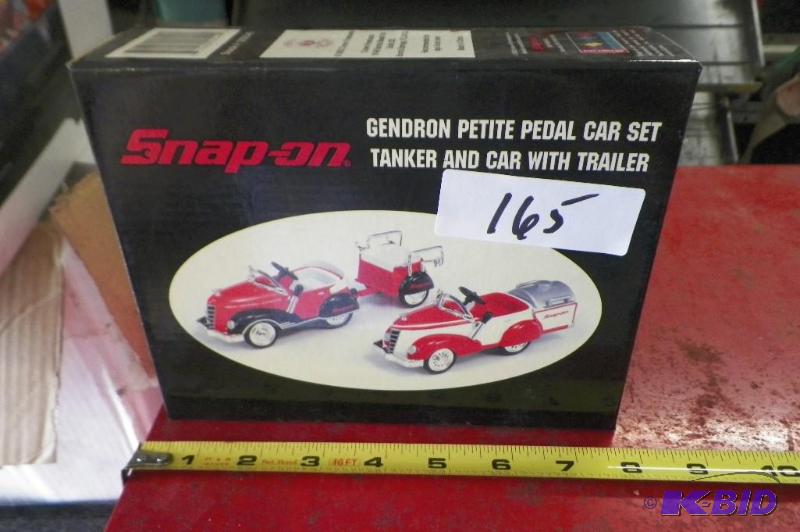lot 165 image: Snap-on Petite Pedal Car Set