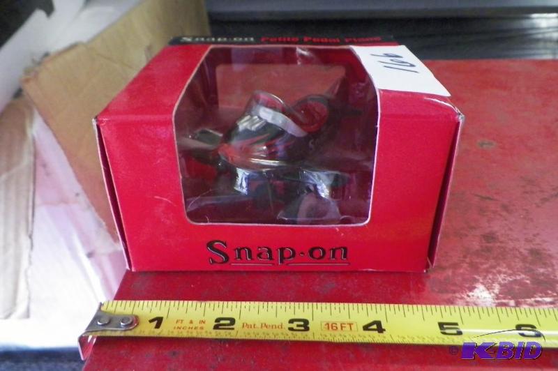 lot 166 image: Snap-on Petite Pedal Plane