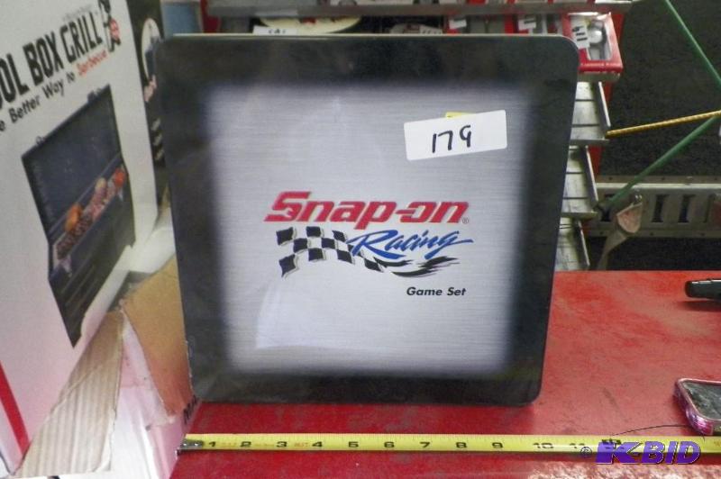 lot 179 image: Snap-on Racing Game Set Poker Chips have Snap-on Logo