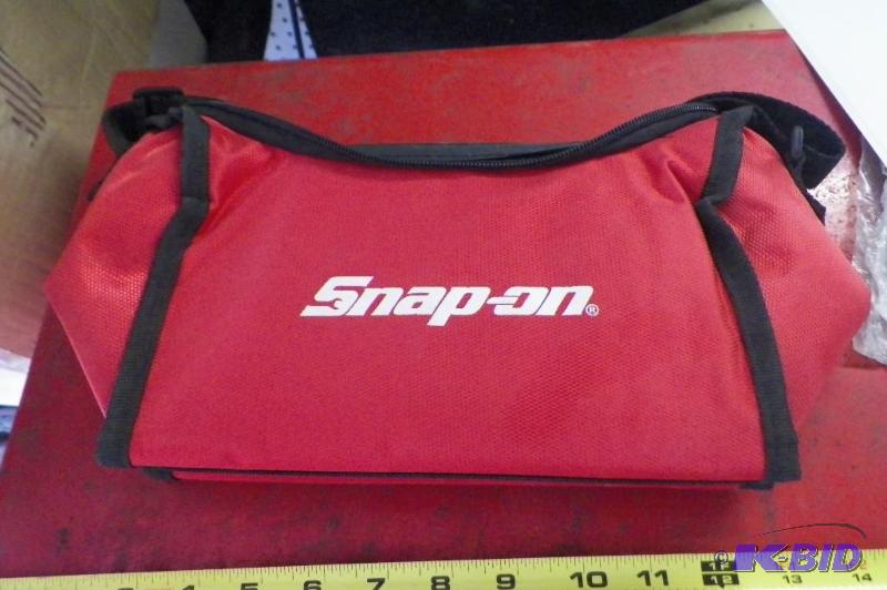 lot 215 image: Snap-on Cooler or Tool Bag 10 Long