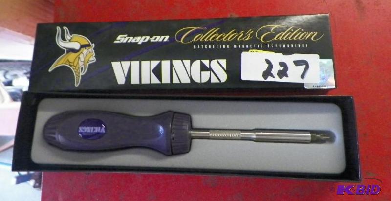 lot 227 image: Snap-on Vikings Edition Magnetic Ratcheting Screwdriver