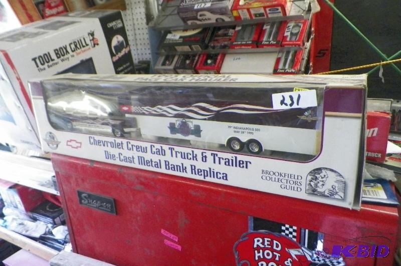 lot 231 image: Indianapolis 500 1995 Official Pace Car Hauler