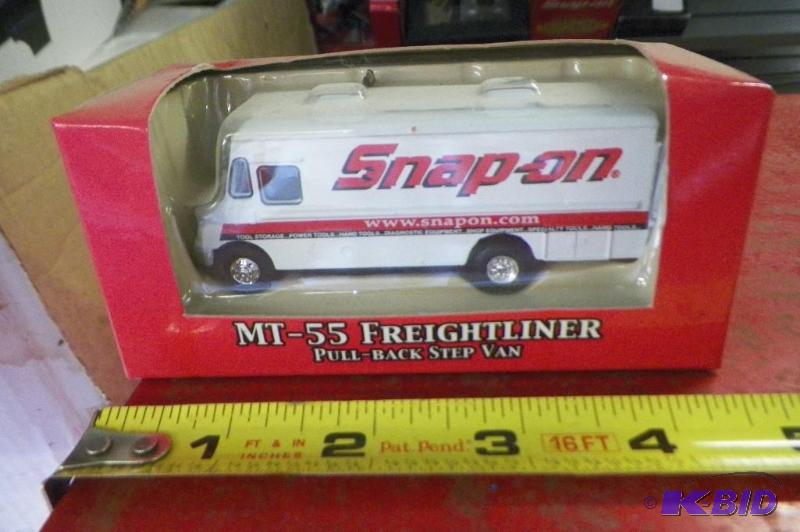 lot 255 image: Snap-on MT-55 Freightliner Van