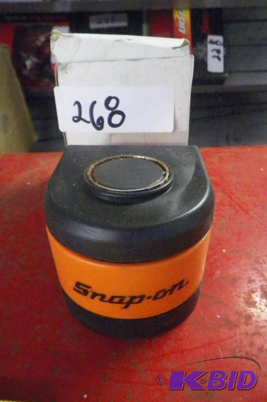 lot 268 image: Snap-on Car Emergency Light Plugs into the cigarette Lighter