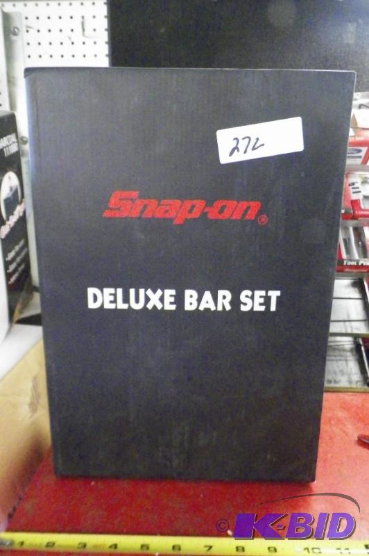 lot 272 image: Snap-on Deluxe Bar Set Each Item has Snap-on Logo