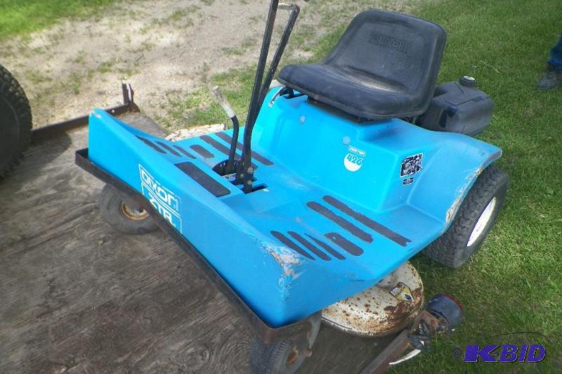 lot 28 image: Dixon 426 Lawnmower