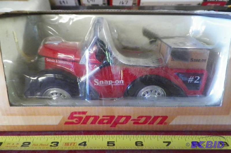 lot 284 image: Snap-on 1941 Garton Package Truck Pedal Car