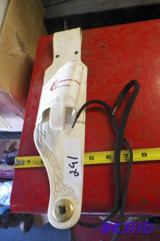 lot 291 image: Snap-on Fast Draw Beverage Holder