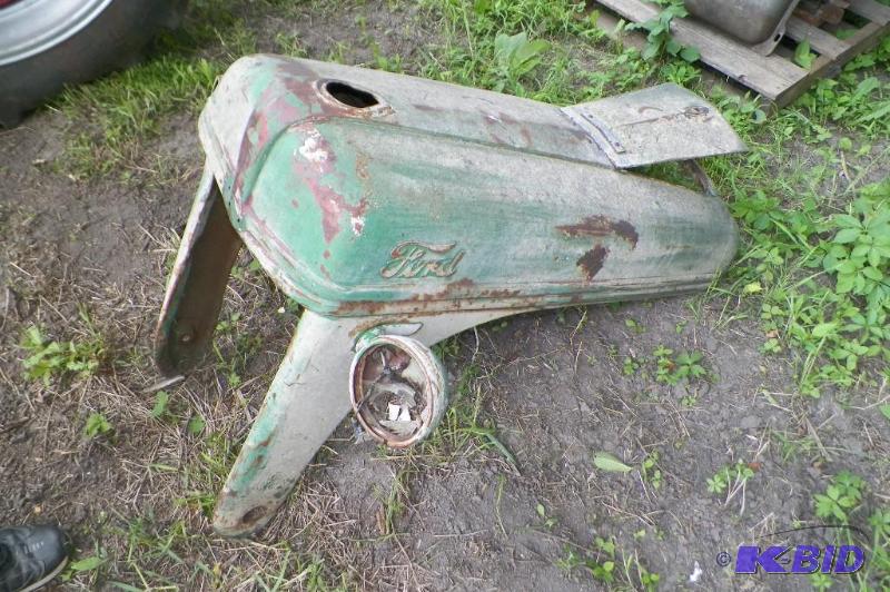 lot 30 image: John Deere 8N Hood with headlights