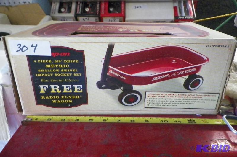 lot 304 image: Snap-on Wagon Only Does Not Include Sockets