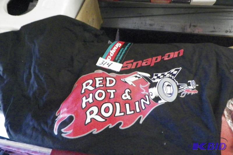 lot 314 image: Snap-on Red Hot & Rolling T-Shirt New Adult XL