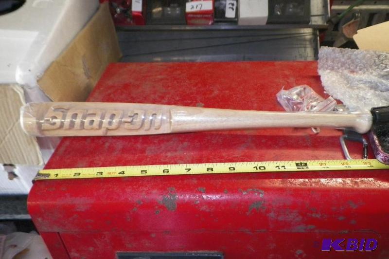 lot 320 image: Snap-on Wood Mini Bat 16