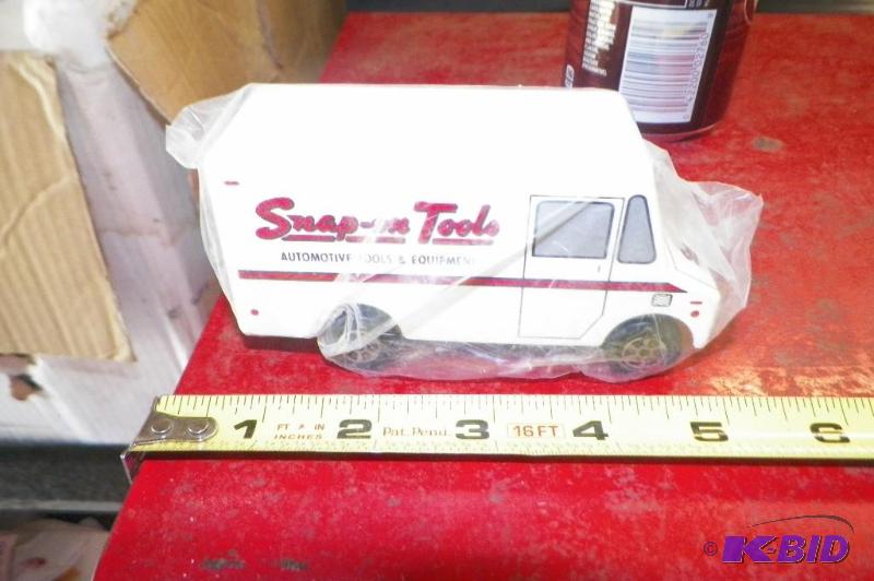 lot 324 image: Snap-on Metal Tool Truck