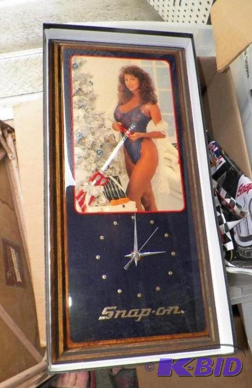 lot 331 image: Snap-on Clock 11 x 22 New in Box Kim 9008
