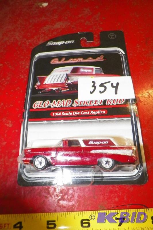 lot 354 image: Snap-on Glo-Mad Street Rod