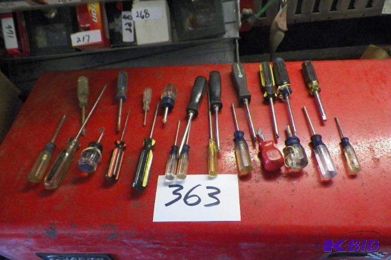 lot 363 image: Screwdrivers Including Craftsman