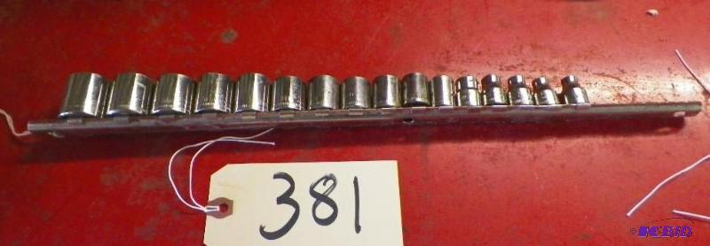 lot 381 image: Craftsman 16 Piece Socket Set