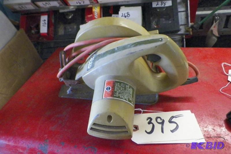 lot 395 image: Black & Decker 5 12 Compact Circular Saw